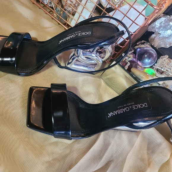 Dolce & Gabbana Black Heels with Silver Geometric Design - Picture 3 of 6